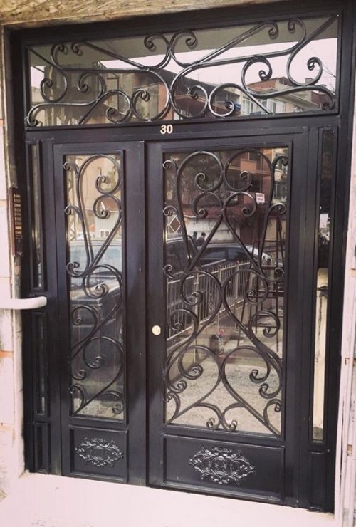 BİNA GİRİŞ KAPISI