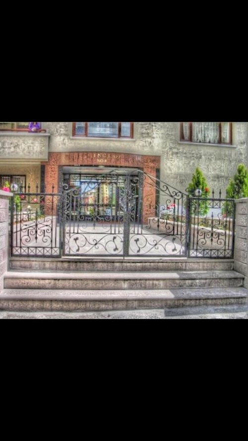 BAHÇE GİRİŞ KAPISI