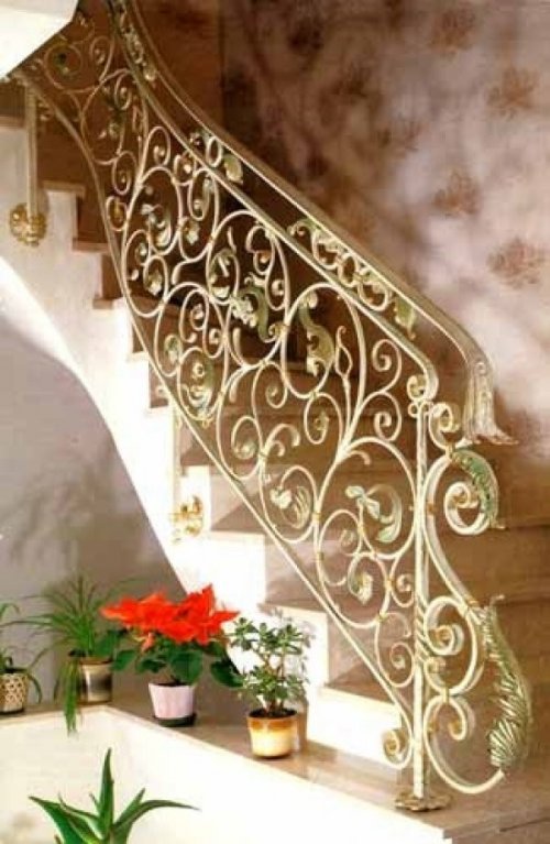 MERDİVEN KORKULUĞU