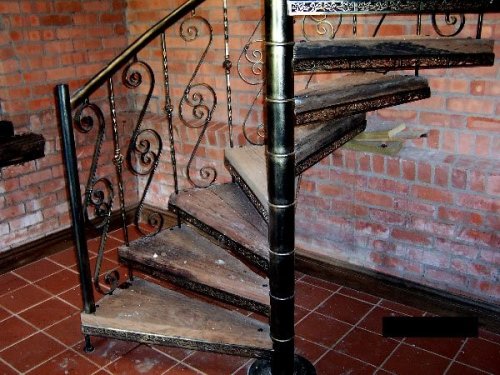 MERDİVEN KORKULUĞU