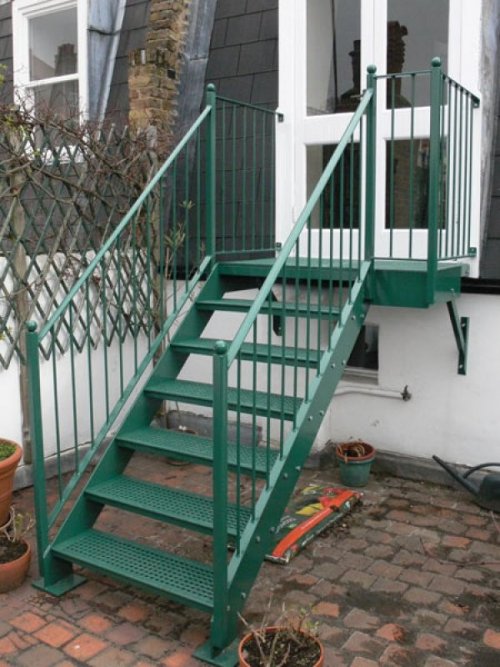 MERDİVEN KORKULUĞU